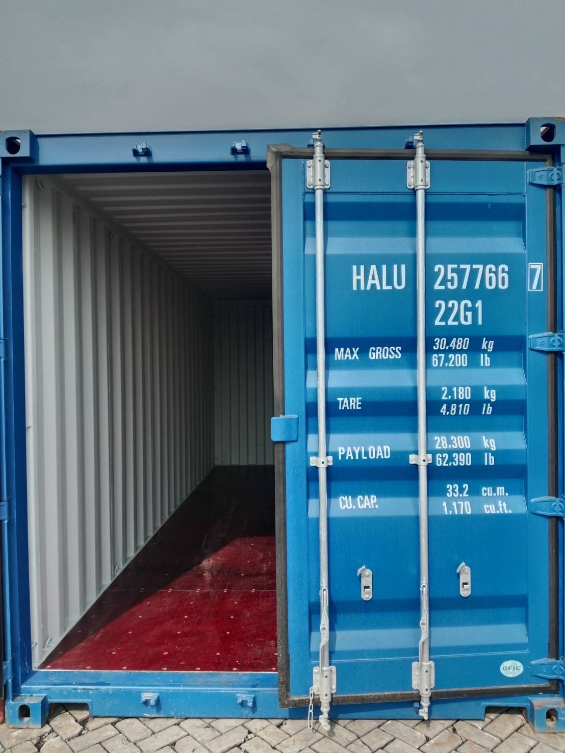 Natural rubber container loading at port
